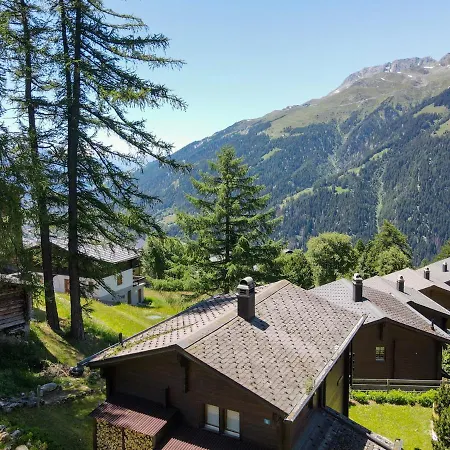 Kira Mit Hotpot Chalet