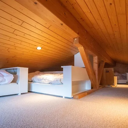 Kira Mit Hotpot Chalet